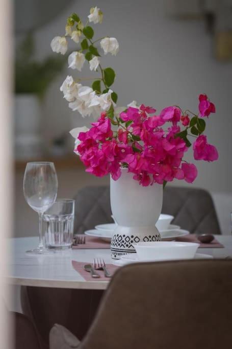 Pame Rentals - Cozy Glyfada Stay With Free Parking Афіни Екстер'єр фото